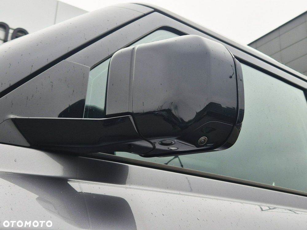 Land Rover Defender - 38