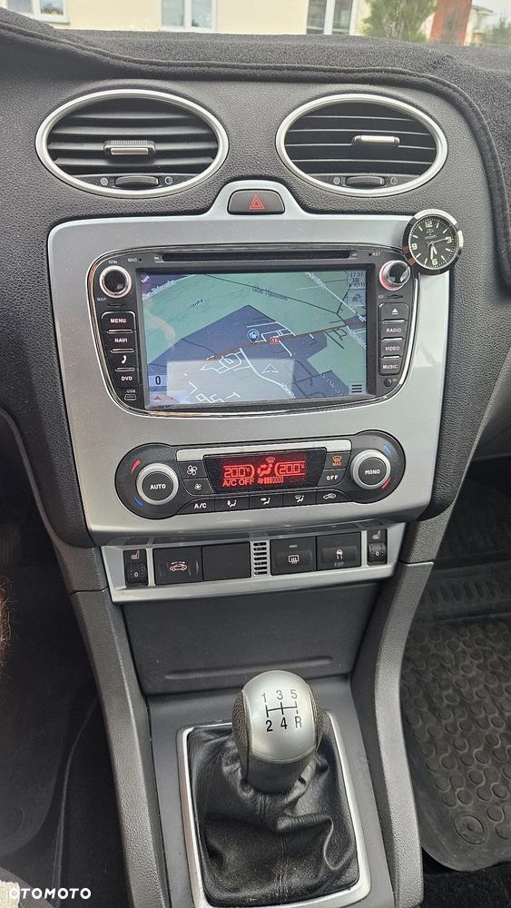 Ford Focus 2.0 16V Titanium - 13