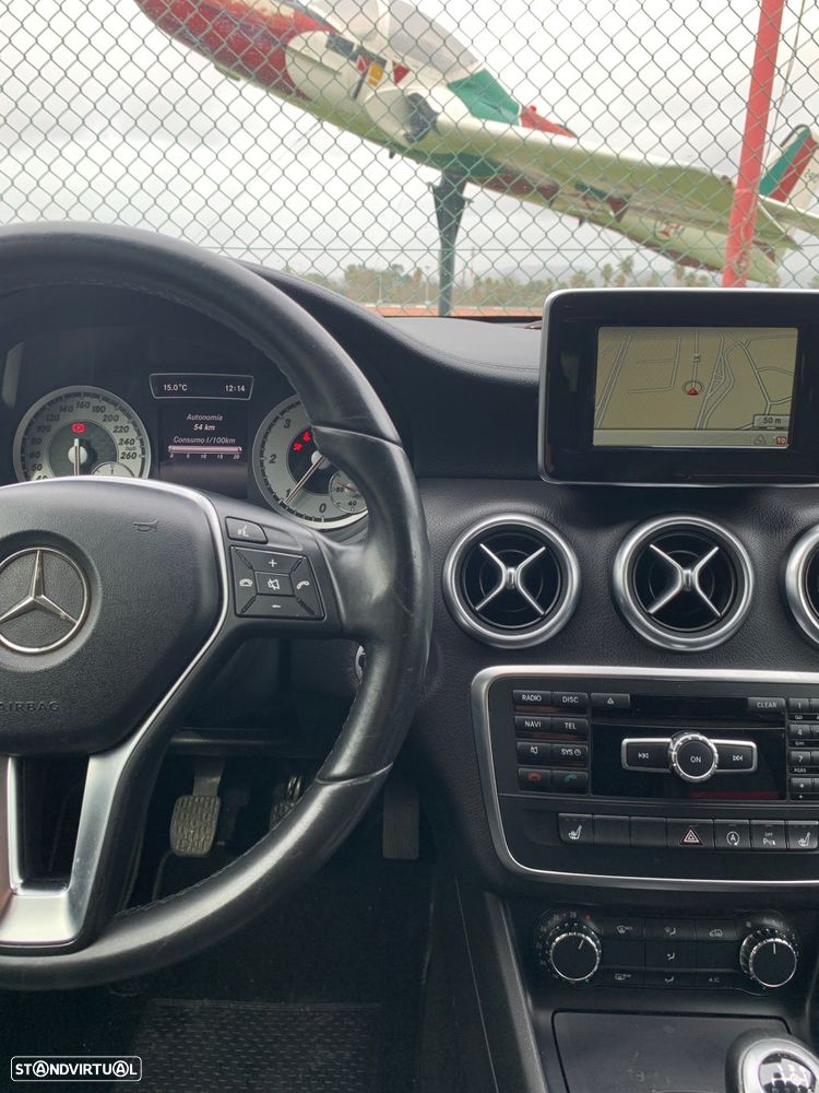 Mercedes-Benz A 180 d AMG Line - 35