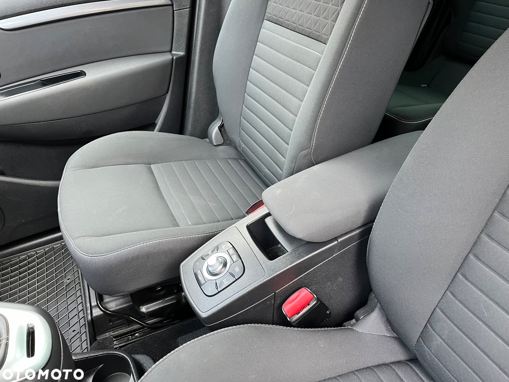Renault Scenic ENERGY TCe 130 BOSE EDITION - 26
