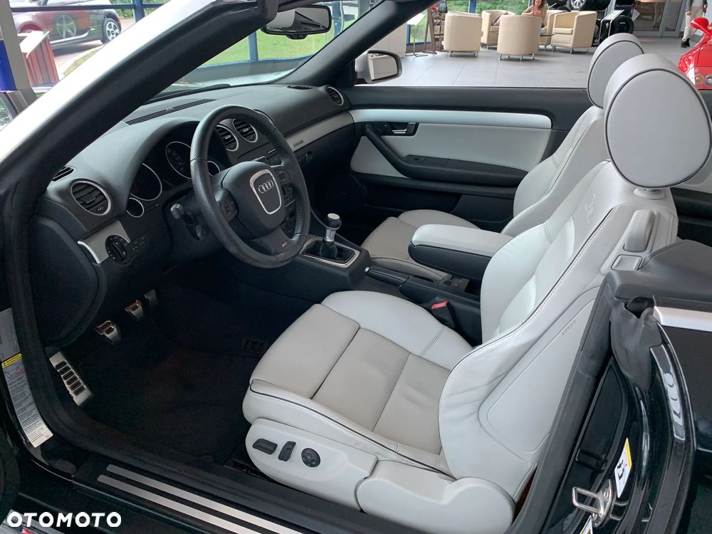 Audi RS4 Limousine Standard - 26