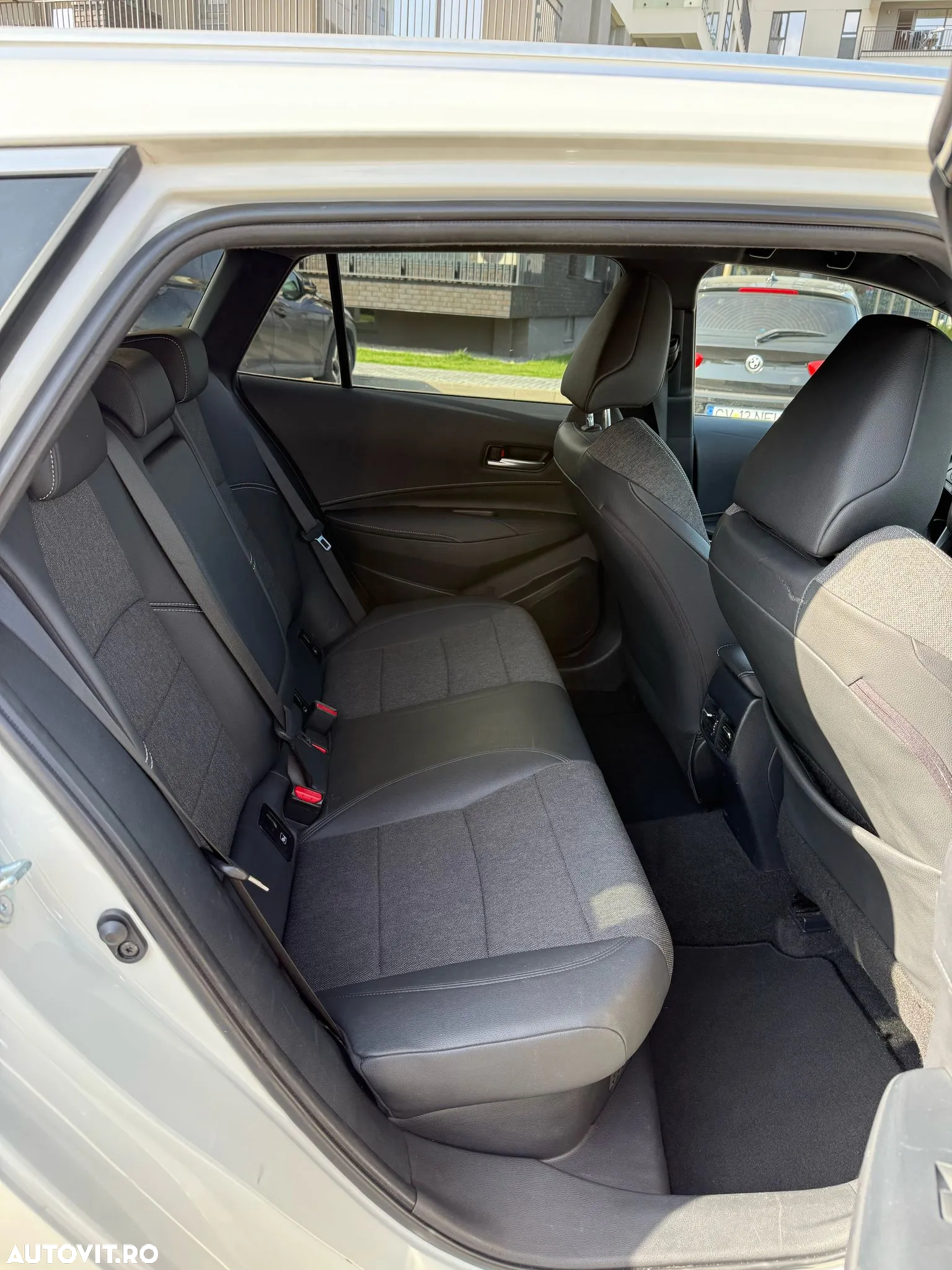 Toyota Corolla 2.0 Hybrid Touring Sports Business Edition - 9