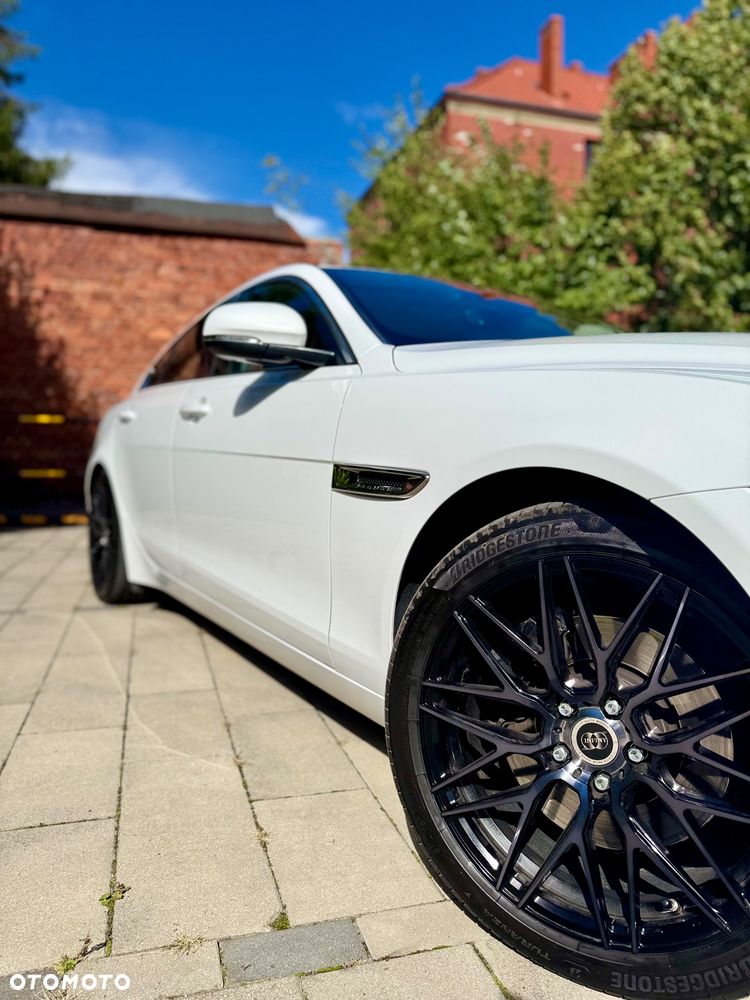 Jaguar XE 2.0 T Prestige - 4