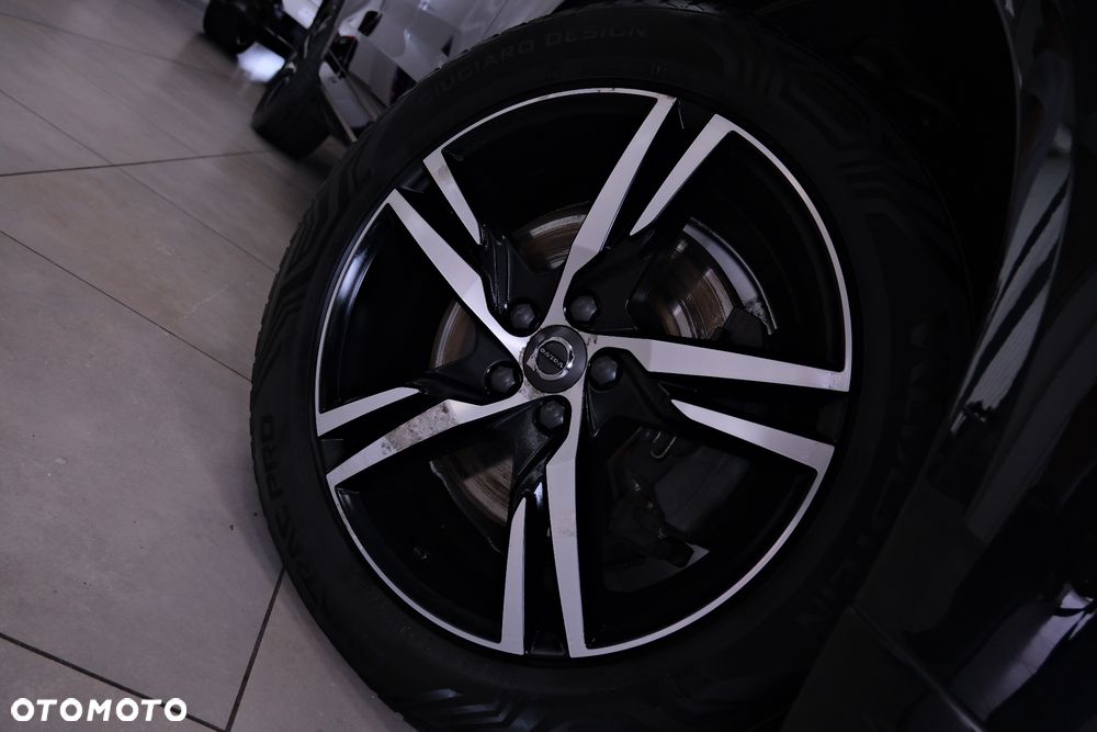 Volvo XC 60 T6 AWD Plug-In Hybrid R-Design - 6