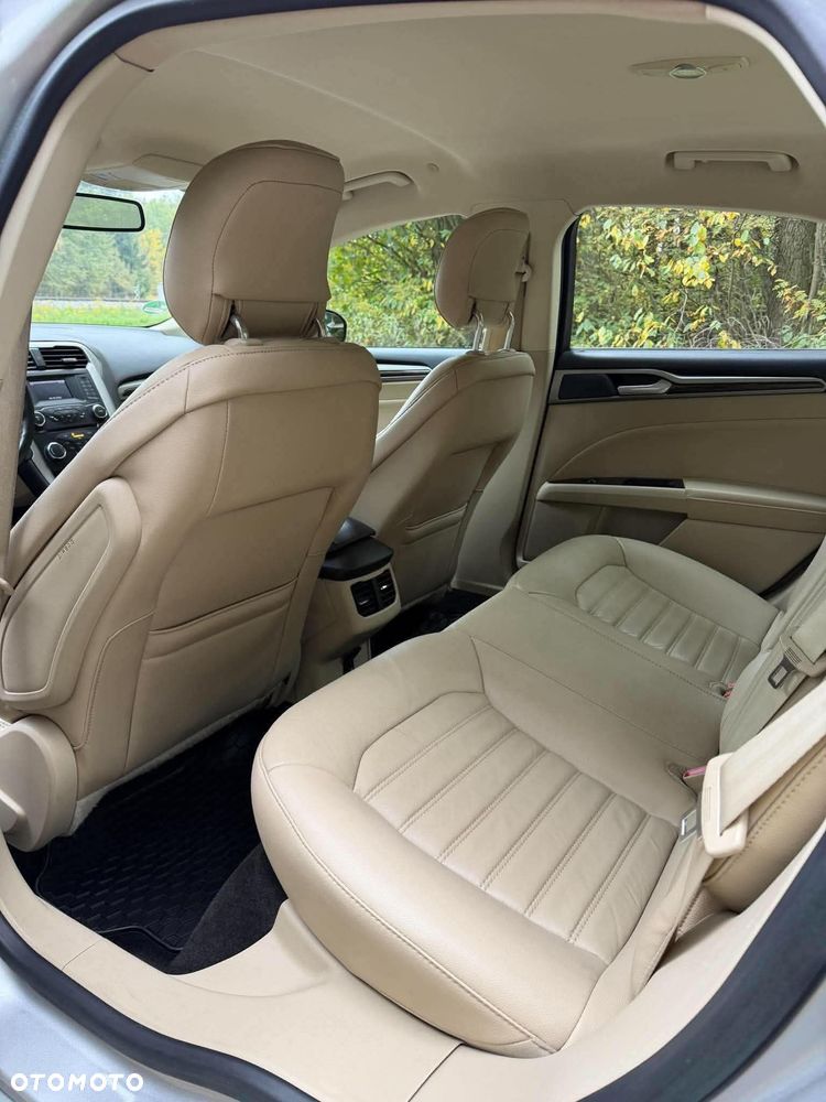 Ford Fusion - 26