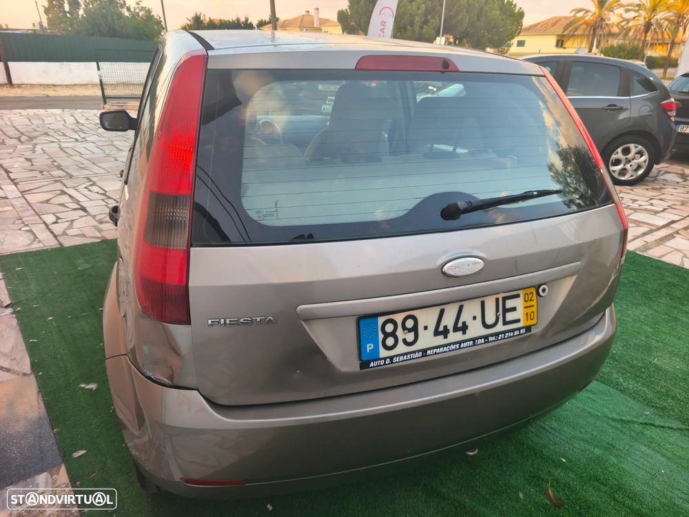 Ford Fiesta 1.4 Ghia - 21
