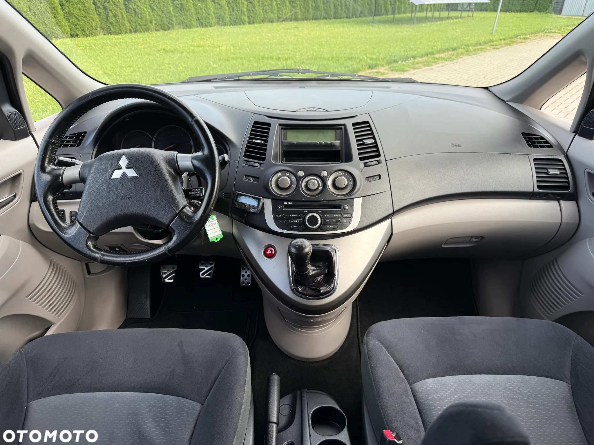 Mitsubishi Grandis - 35