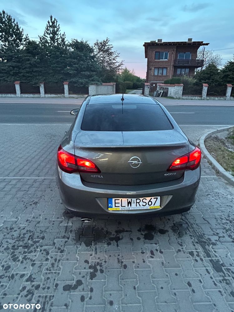 Opel Astra 1.4 T Executive EU6 - 4