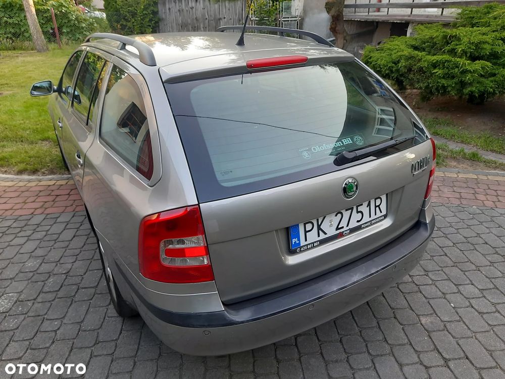 Skoda Octavia 1.6 Combi Style - 10