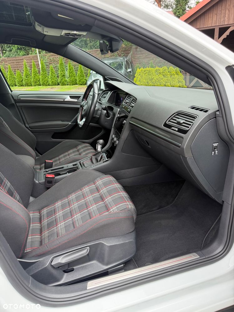 Volkswagen Golf GTI (BlueMotion Technology) - 28