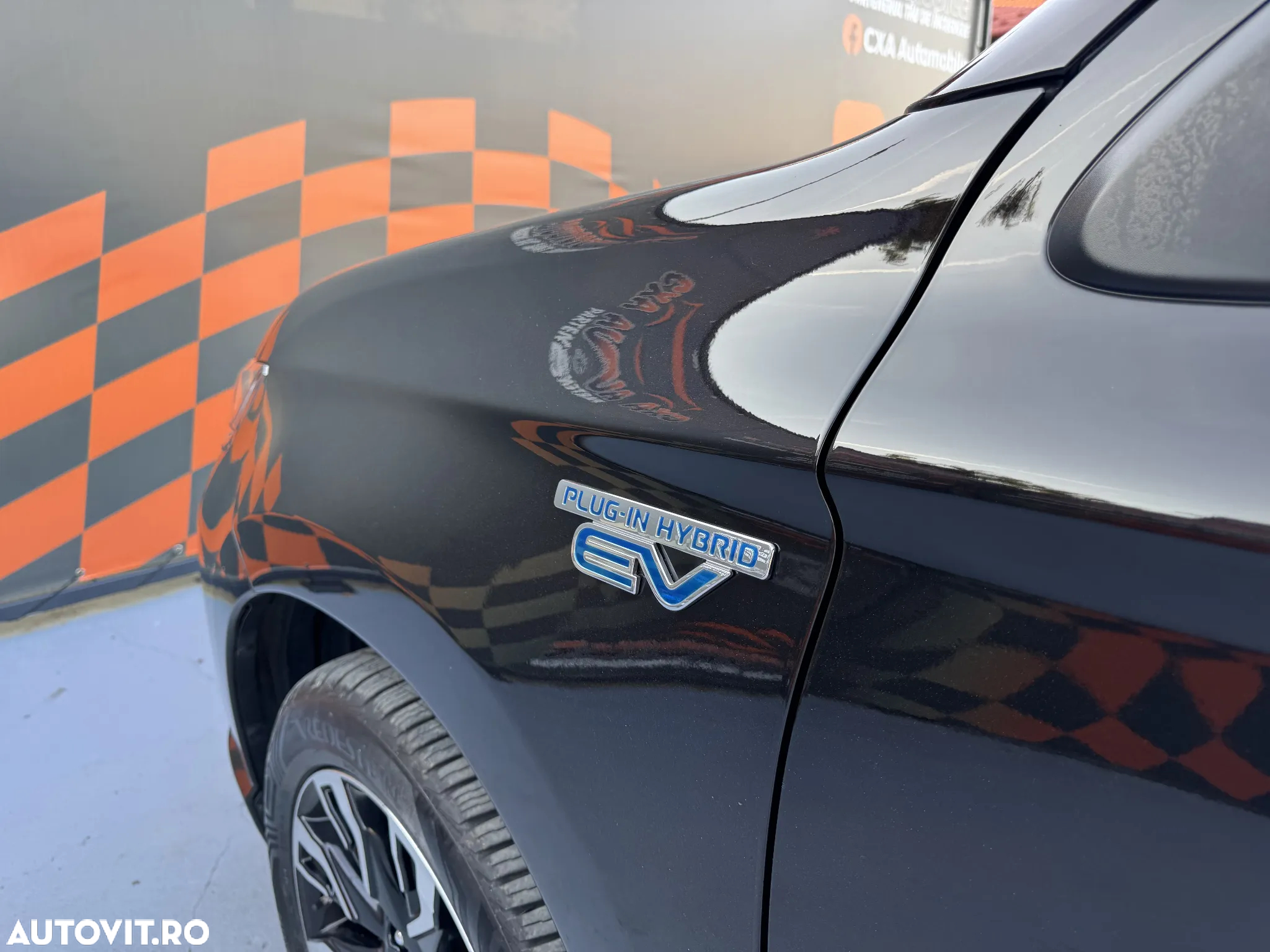 Mitsubishi Outlander 2.0 4WD Plug-In Hybrid - 35