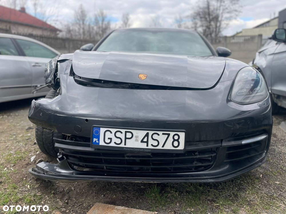 Porsche Panamera - 4