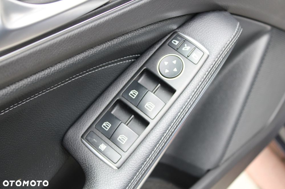 Mercedes-Benz Klasa A 250 4Matic 7G-DCT AMG Line - 24