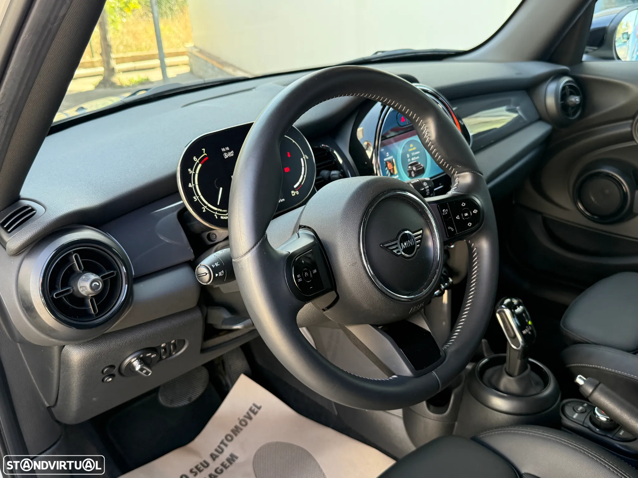 MINI 5 Portas Cooper Auto - 26