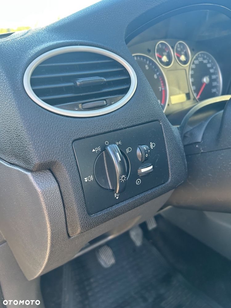 Ford Focus 1.6 Sport - 17