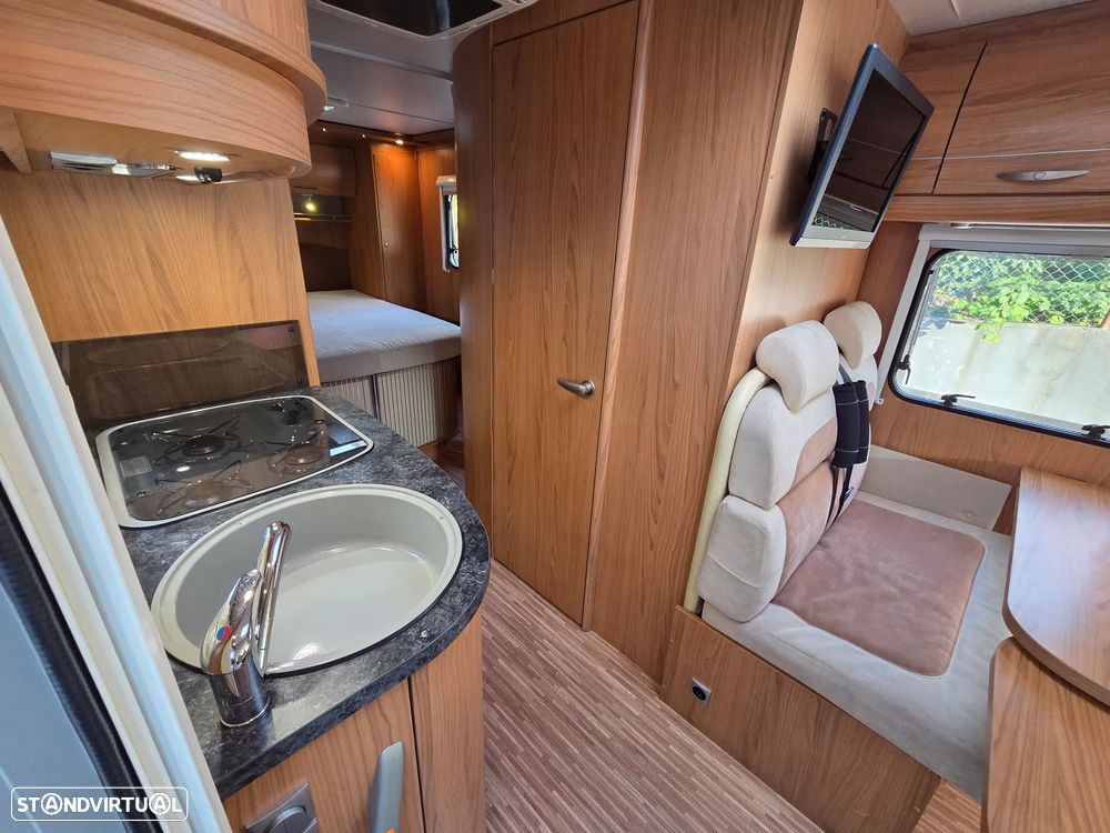 Burstner Aviano 725i cama central - 14