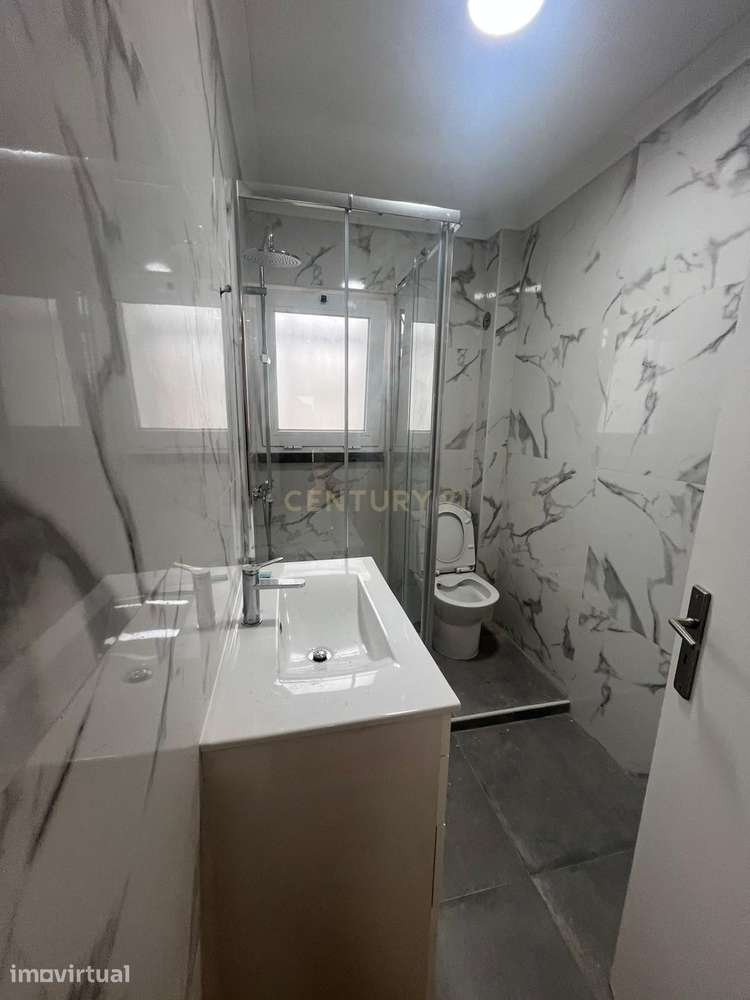 T2 Remodelado em Queluz-Belas com 2 Varandas a 1 Minuto da CP - Grande imagem: 3/20