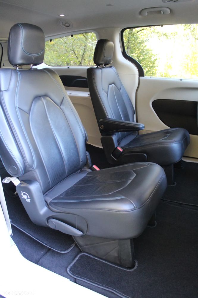 Chrysler Pacifica - 21