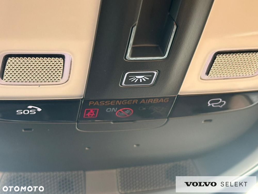 Volvo V90 Cross Country - 36