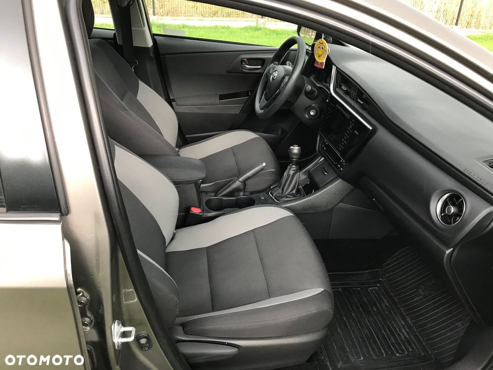 Toyota Auris - 18