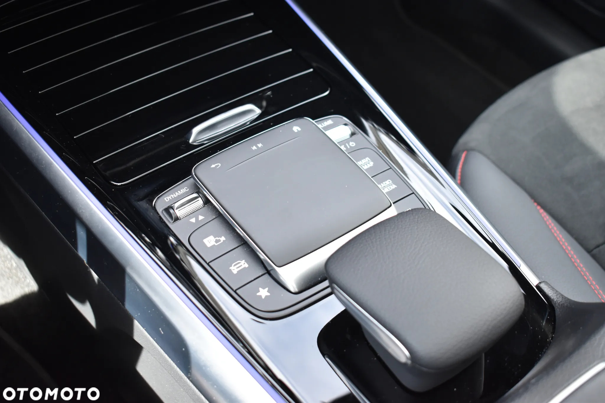 Mercedes-Benz GLB 200 4-Matic AMG Line 8G-DCT - 19