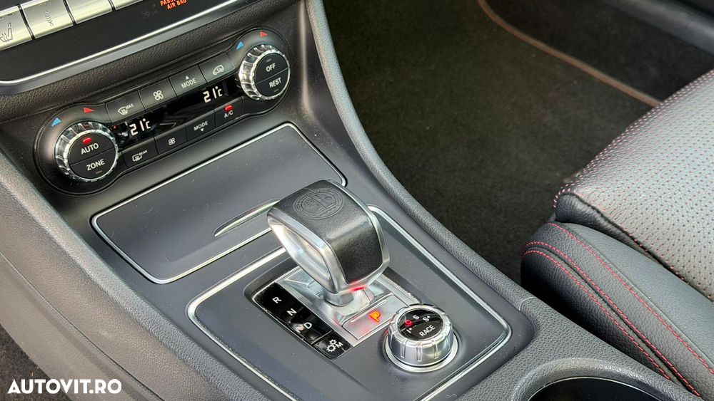 Mercedes-Benz GLA - 16