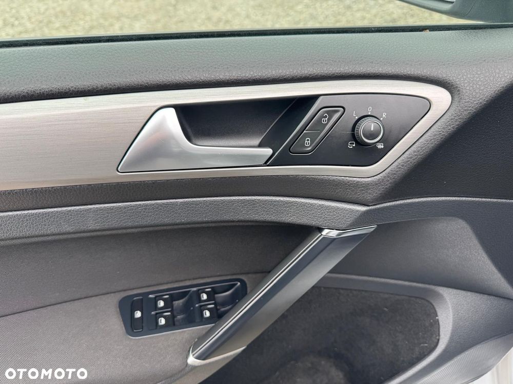 Volkswagen Golf 1.6 TDI DPF BlueMotion Technology DSG Comfortline - 21