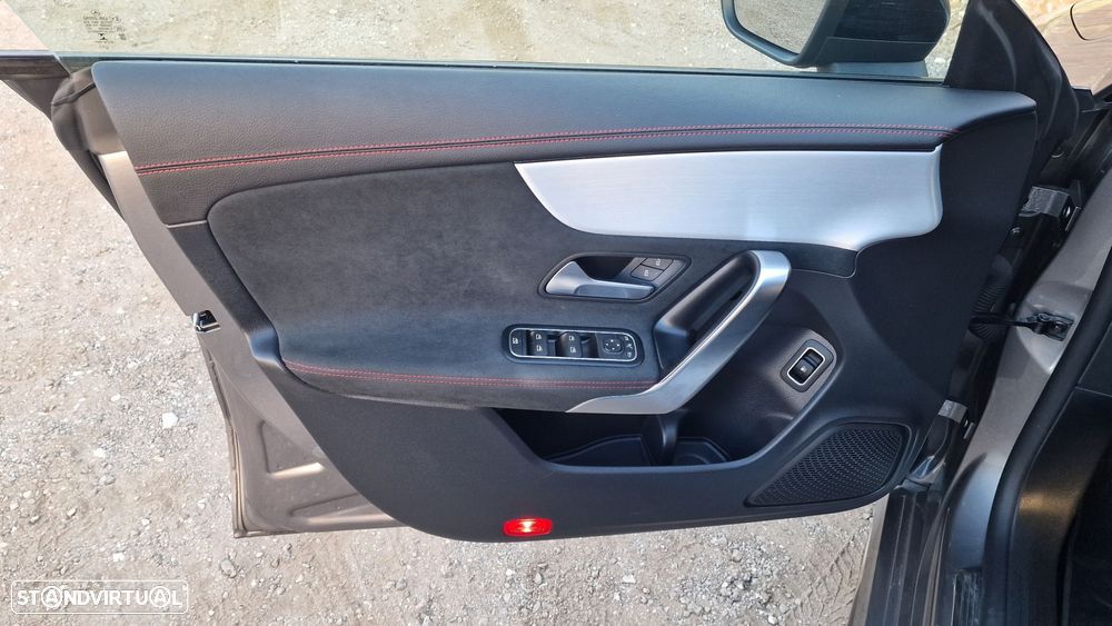 Mercedes-Benz CLA 250 e Shooting Brake AMG Line - 13