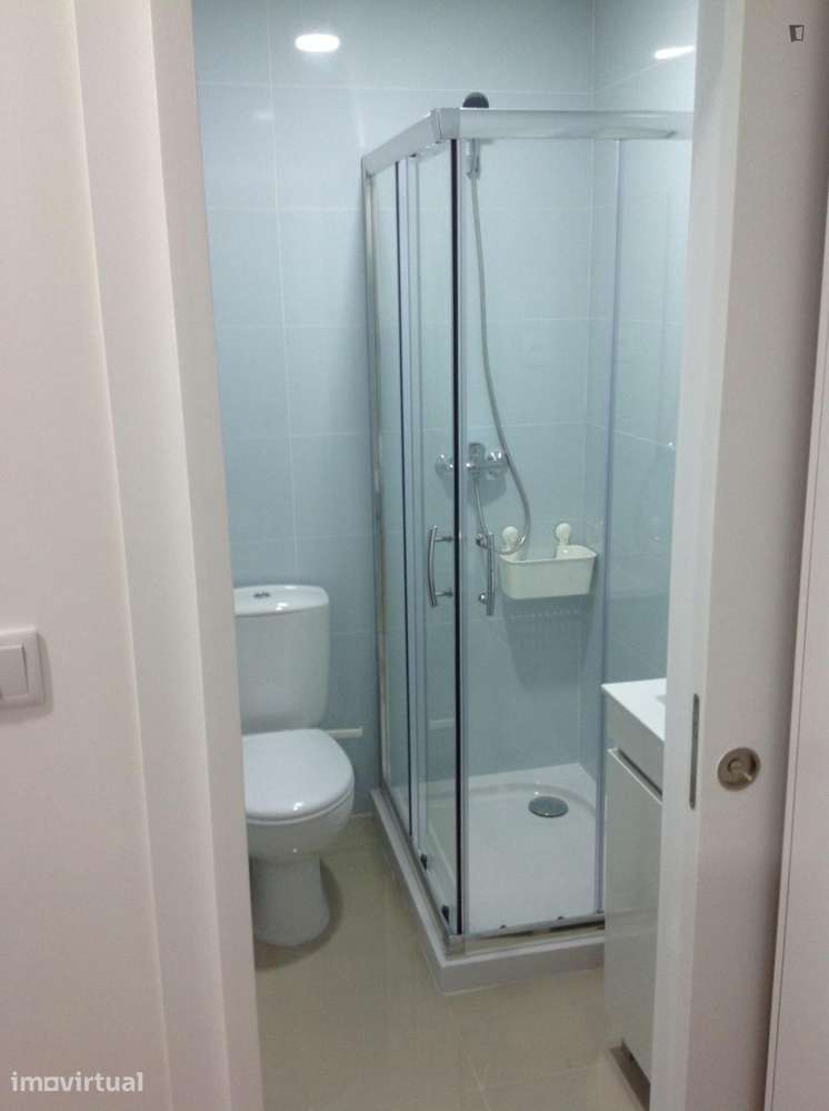 Quarto - localizado em Sé de Braga e São Lázaro Braga - Grande imagem: 5/11
