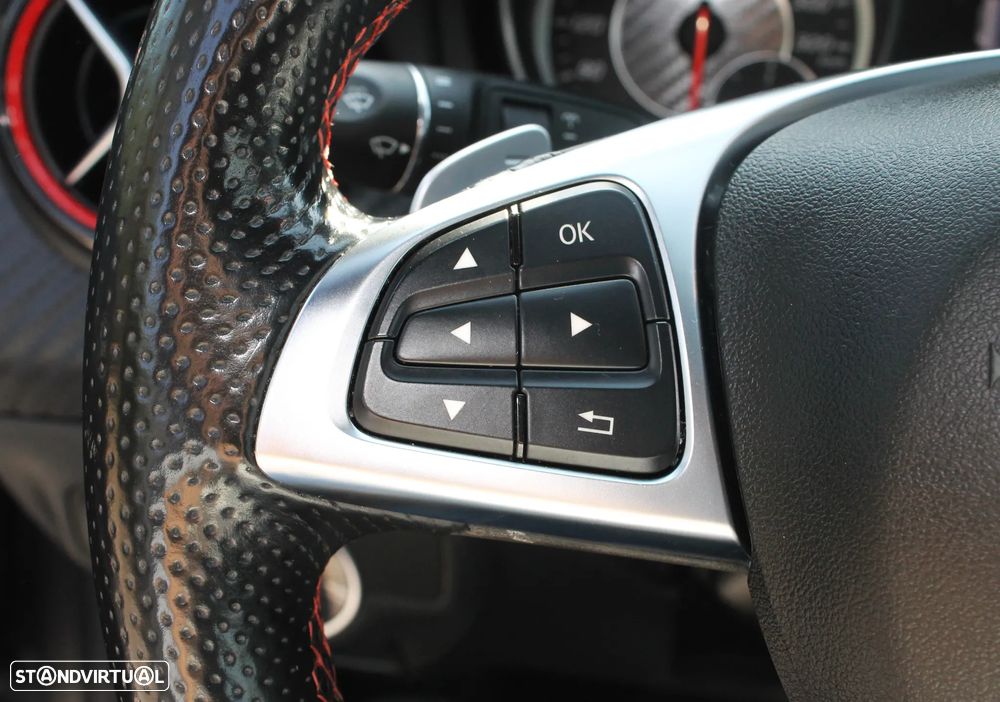 Mercedes-Benz A 45 AMG 4Matic Speedshift 7G-DCT - 35