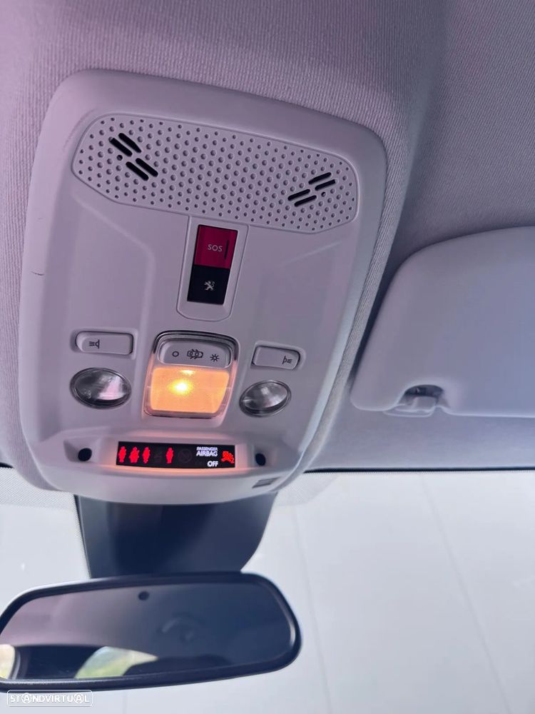 Peugeot e-208 Allure Pack - 25