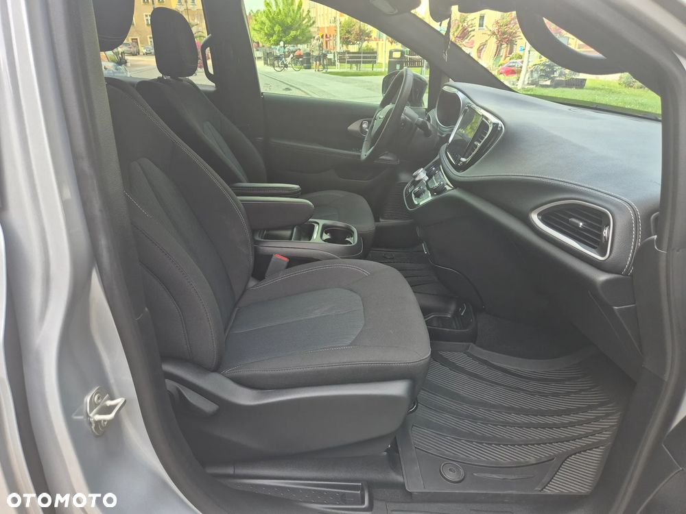 Chrysler Pacifica - 15