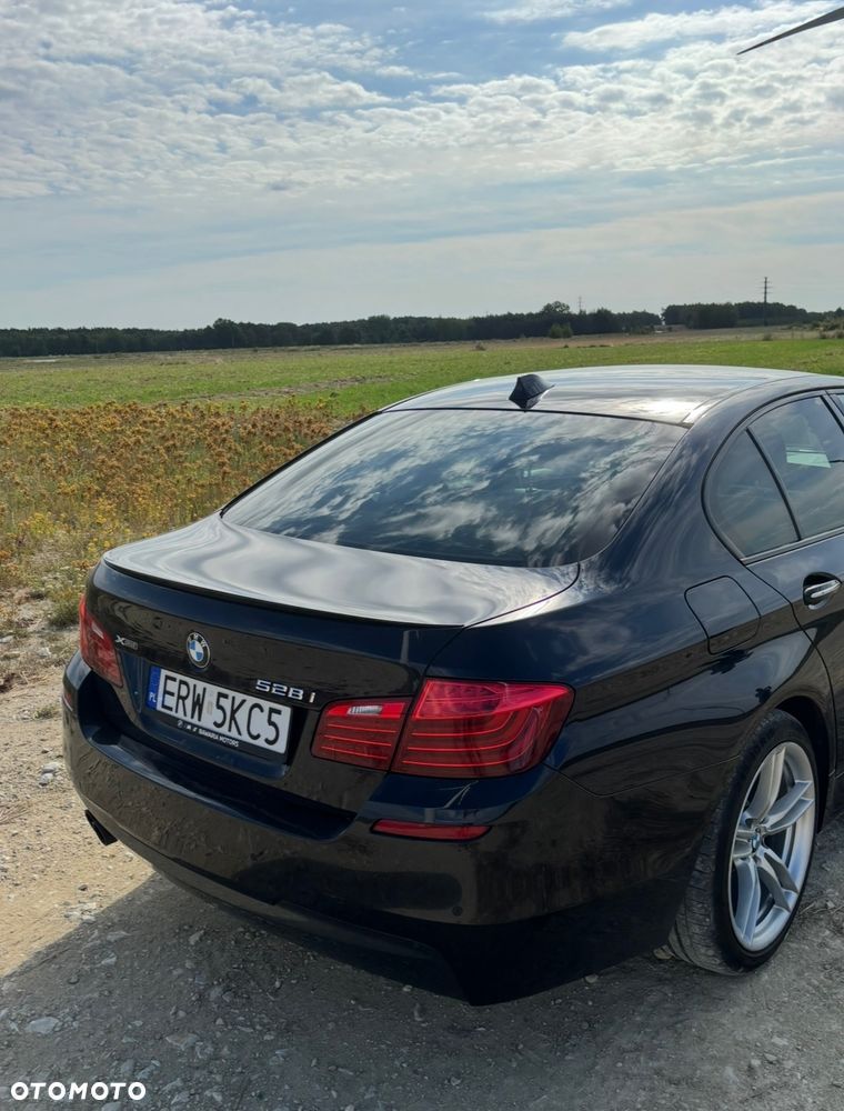 BMW Seria 5 528i xDrive - 10