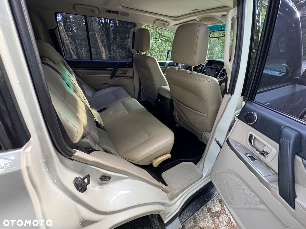 Mitsubishi Pajero - 14