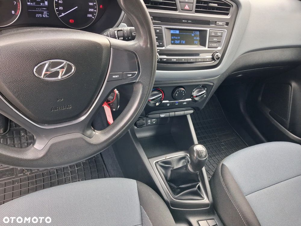 Hyundai i20 blue 1.2 Classic - 9