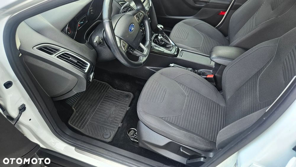Ford Focus 1.0 EcoBoost Titanium - 18