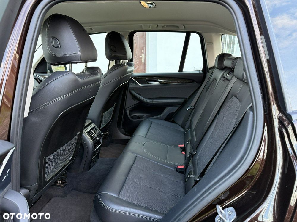 BMW X3 xDrive20i Advantage - 8