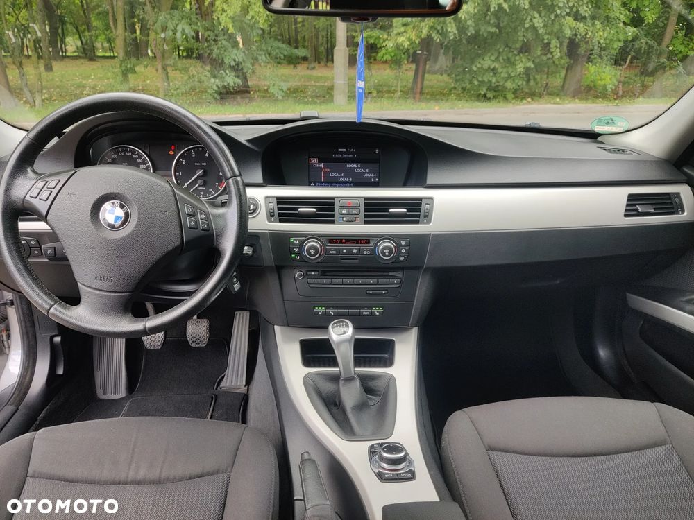 BMW Seria 3 318i Touring Edition Exclusive - 24