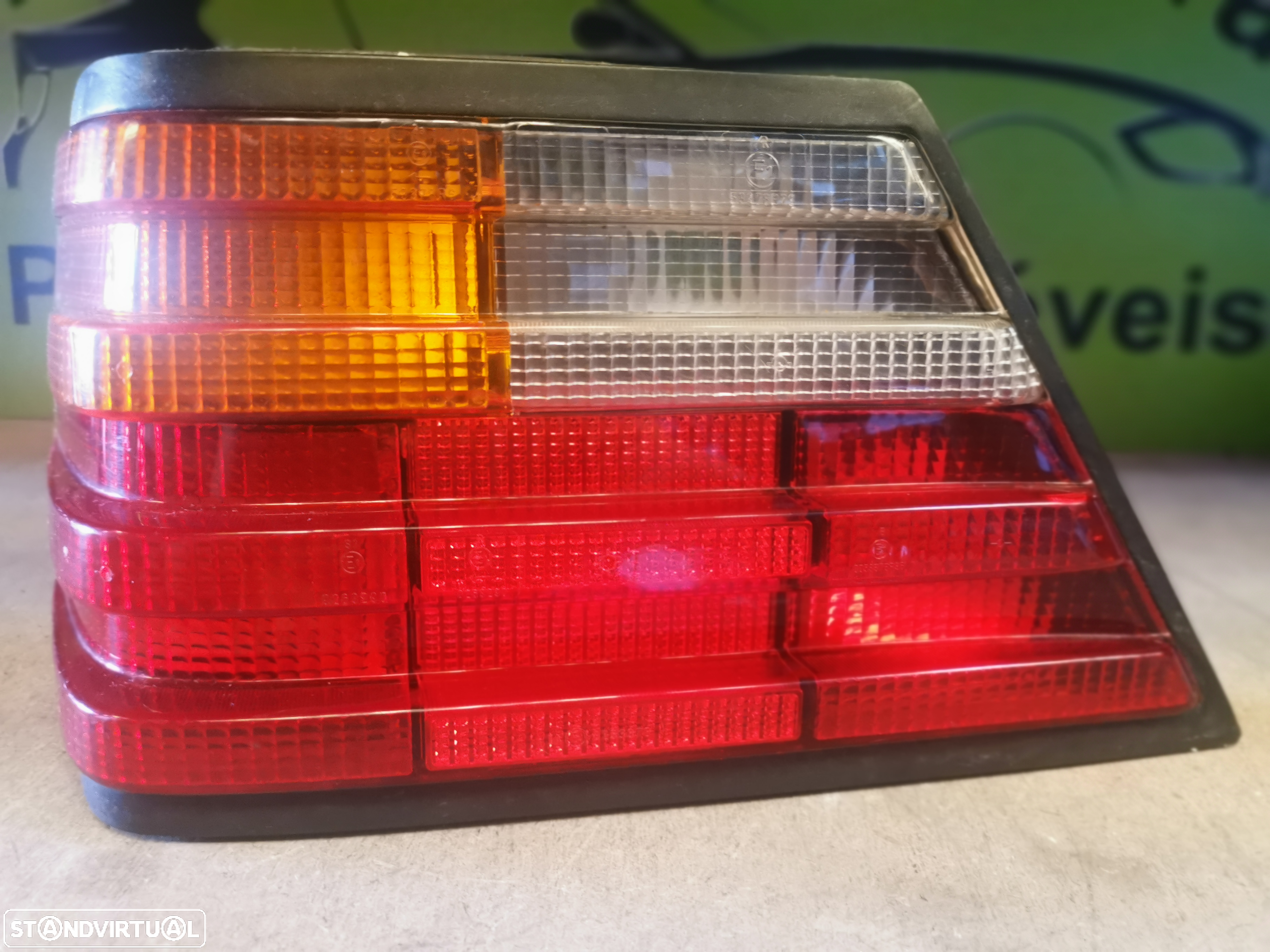 MERCEDES E W124 FAROLIM ESQUERDO - FT302 - 2