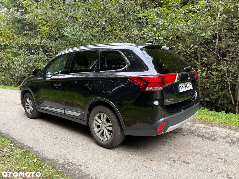 Mitsubishi Outlander 2.0 Instyle + 4WD CVT - 19