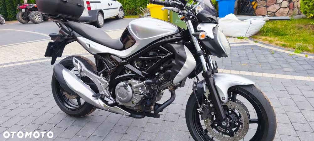 Suzuki Gladius - 4