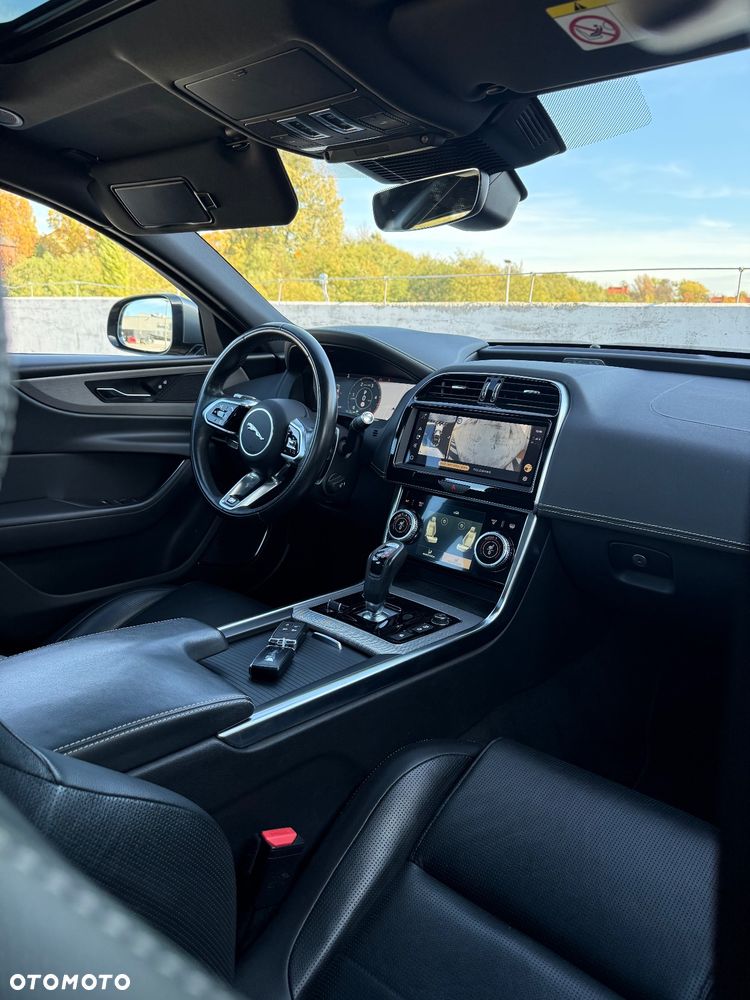 Jaguar XE D200 R-Dynamic HSE - 8
