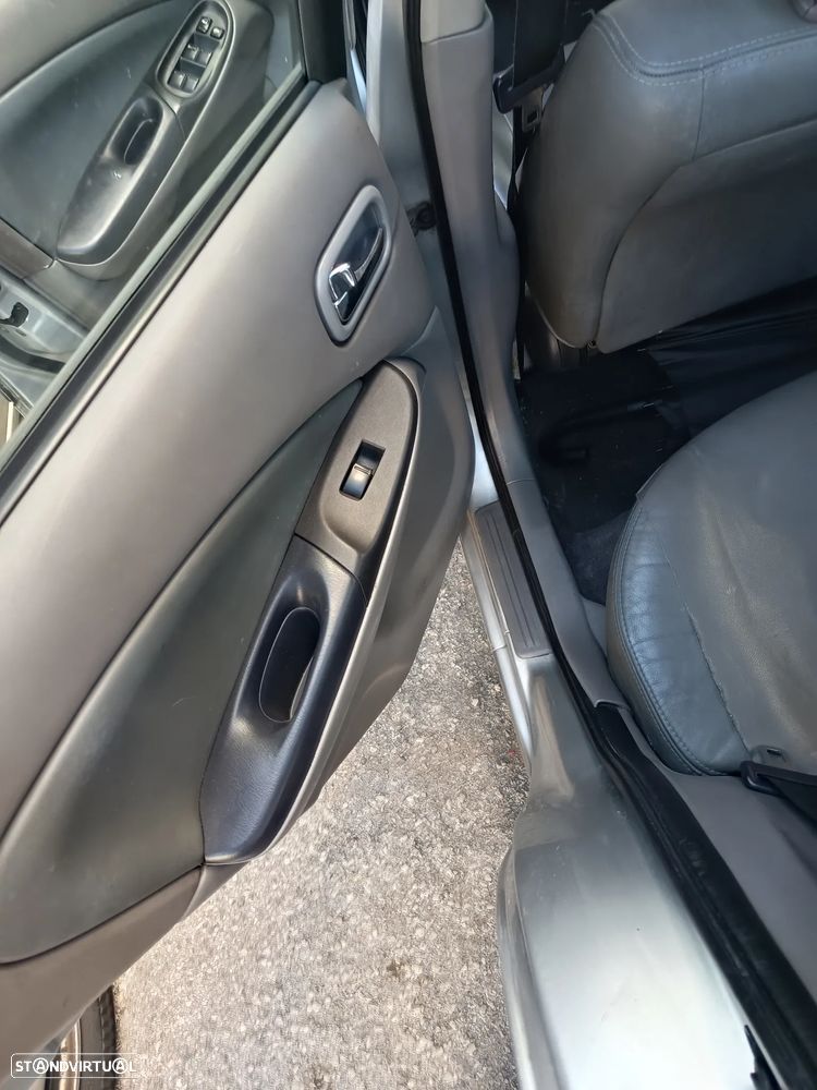 Nissan Almera 1.5 Luxury ABS+AC - 11