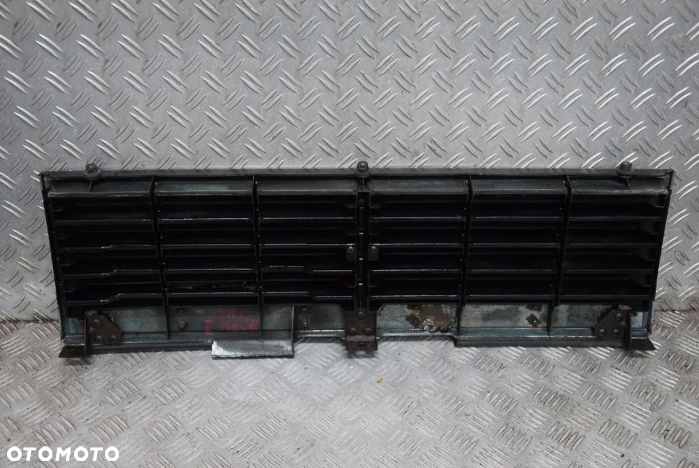 MITSUBISHI PAJERO I GRILL ATRAPA - 7