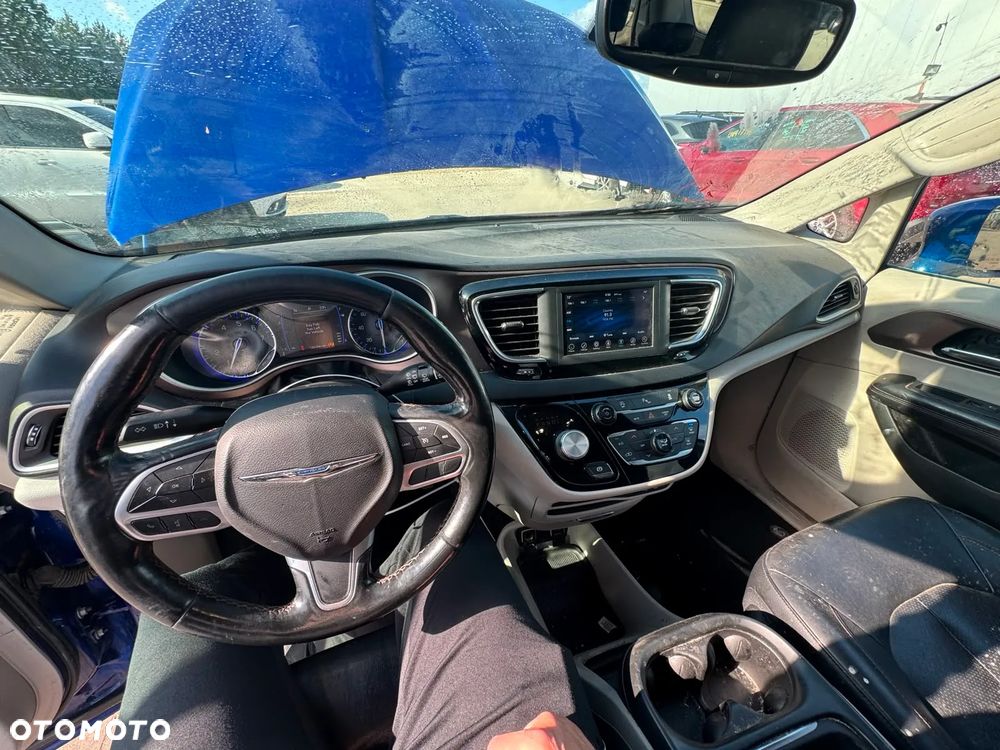 Chrysler Pacifica - 12