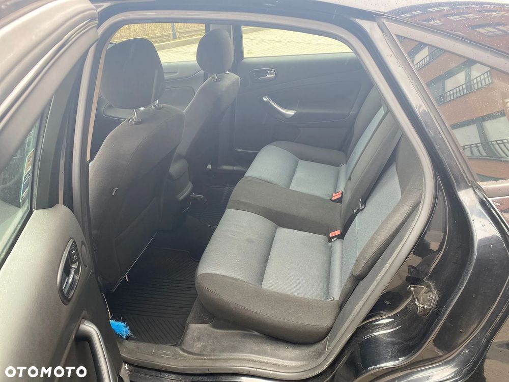 Ford Mondeo 1.8 TDCi Ambiente - 16