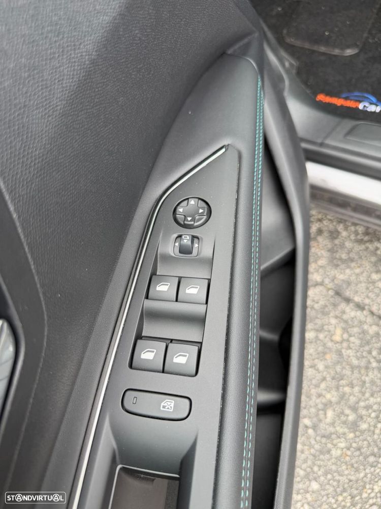 Peugeot 3008 1.6 Hybrid Allure e-EAT8 - 18