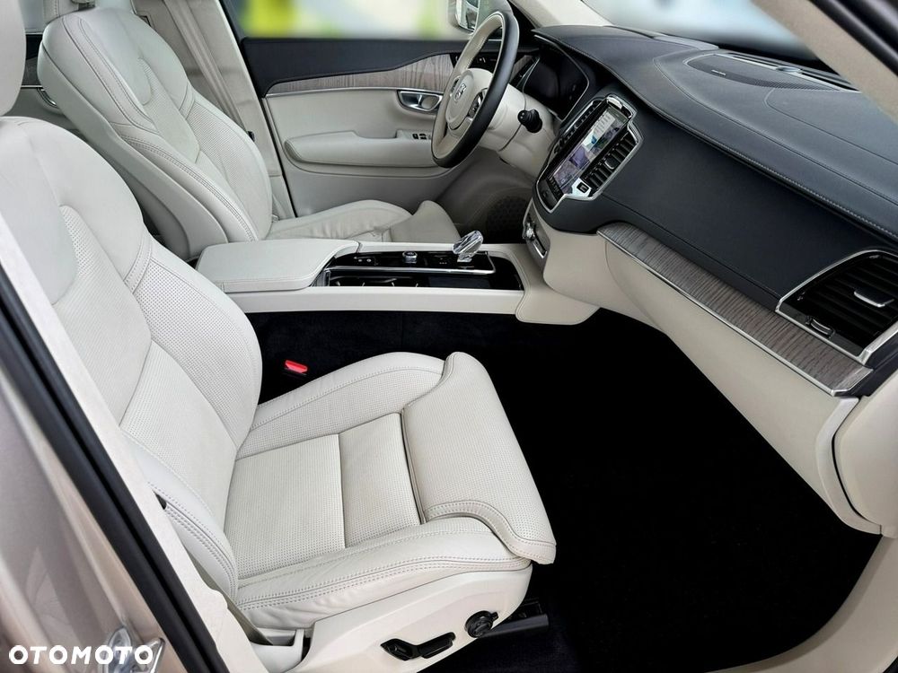 Volvo XC 90 - 25