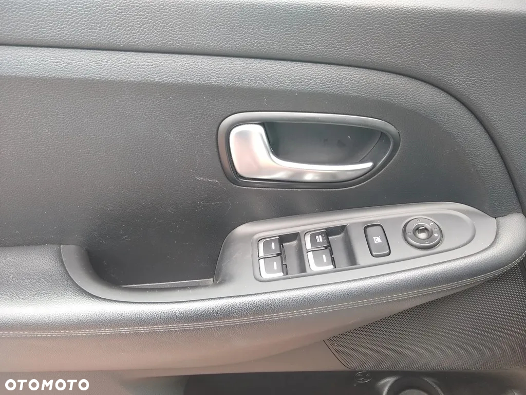 Kia Carens - 6