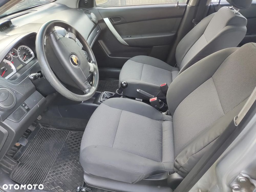 Chevrolet Aveo 1.2 16V Base / Classic - 11
